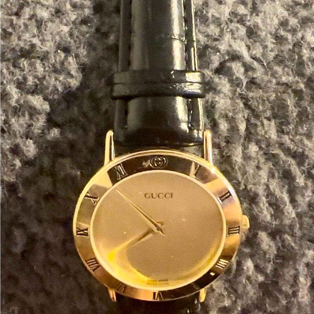 GUCCI 3000.2M Gold Dial Quartz 33 mm Mens Watch Swiss Made Vintage Excellent
